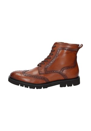 Bottines en cuir marron avec des détails de brogue décoratifs, un laçage, une semelle robuste et une languette à l'arrière.