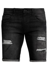 Shorts in denim nero con dettagli strappati, caratterizzati da toppe sfrangiate e risvolti, realizzati in tessuto resistente per una vestibilità casual.