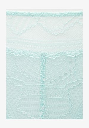 Õrn helesinine pitskangas peente lille- ja geomeetriliste mustrite ning laineliste äärtega.