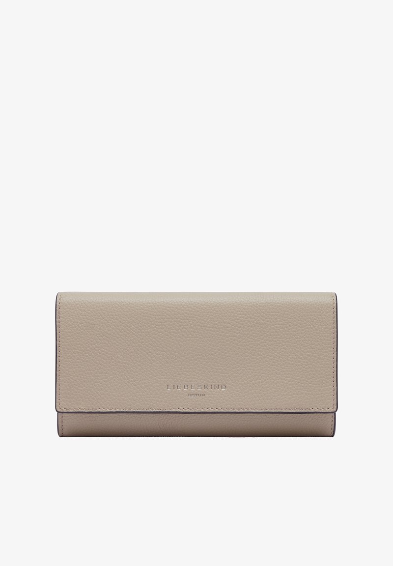 Beżowy skórzany portfel o teksturowanym wykończeniu, z wytłoczonym logo marki na przedniej stronie oraz eleganckim prostokątnym kształcie.