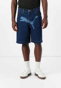 Puma - ROCKY UNISEX - Džinsa auduma šorti - dark blue denim Miniatūras attēls 1