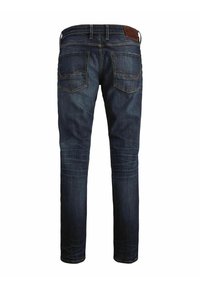 Jeans de mezclilla azul oscuro con corte recto. Incluye dos bolsillos traseros, costuras en contraste y un parche de cuero en la cintura.