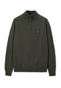 Tummanvihreä, kevyt neule, jossa on korkea kaulus, puolivälin vetoketju, ribbireunat hihoissa ja helmassa; sisältää pienen logopatchin rinnassa.