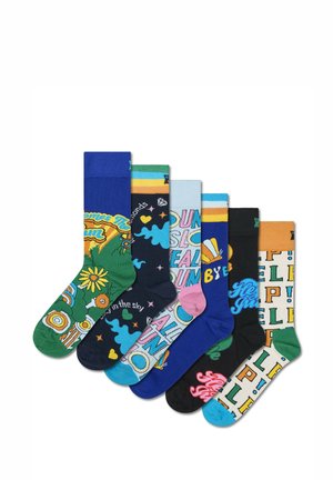 Ensemble de six chaussettes colorées, présentant divers motifs, designs et textures. Comprend des motifs floraux, abstraits et textuels dans plusieurs couleurs.