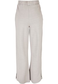Lichtgrijze wijde broek van zachte stof. Voorzien van een elastische tailleband en zijsplitten aan de onderkant voor extra gemak.