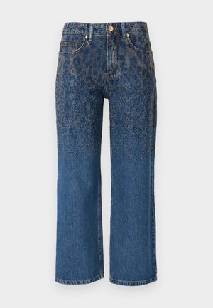 Jeans en denim avec une coupe droite. Tissu bleu foncé présentant un motif subtil de petits clous métalliques en haut, s'estompant pour devenir uni vers le bas.