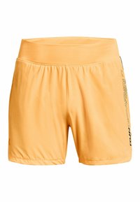 Pantalones cortos deportivos amarillos con una cinturilla elástica, que presentan una textura suave y texto impreso en negro a lo largo del costado.