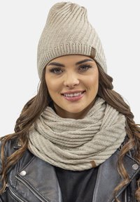 Vivisence 7017 BEANIE AND SCARF SET - Scaldacollo - beige