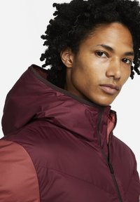 Nike Sportswear M NSW - Casaco de inverno - brown basalt/canyon rust/dark beetroot