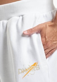 Thumbnail Image 4