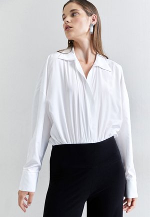 Norma Kamali, SUPER OVERSIZED BOYFRIEND SHIRT BODYSUIT - Blouse - snow white