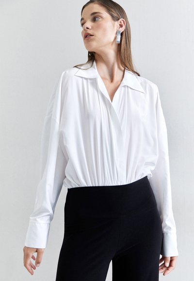 Norma Kamali SUPER OVERSIZED BOYFRIEND SHIRT BODYSUIT - Μπλούζα - snow white