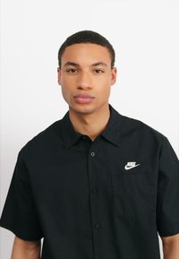 Nike Sportswear CLUB OXFORD - Košeľa - black/white