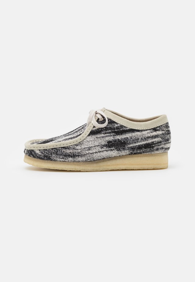 WALLABEE - Casual lace-ups - black/natural