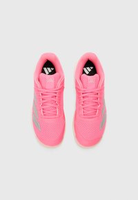 adidas Performance COURTFLASH UNISEX - Vairāku kortu tenisa apavi - lucid pink/silver-coloured/bliss pink