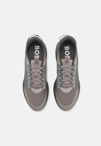 BOSS EVO RUNN - Baskets basses - open grey four