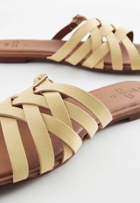 Next FOREVER COMFORT CROSS STRAP REGULAR WIDE FIT - Slip-on sandaler - light yellow
