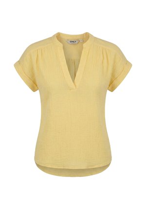 Blouse jaune à manches courtes avec col en V, col mandarin, poignets retroussés, épaules froncées et ourlet légèrement arrondi.