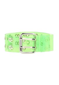 Průhledný zelený plastový pásek s kovovou stříbrnou přezkou, který má kolem pásku kruhové očko pro nastavitelné velikosti.