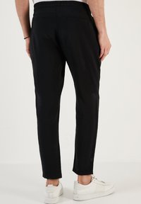 Buratti REGULAR FIT - Broek - black