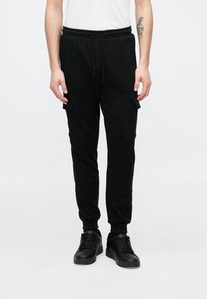 - Spodnie treningowe