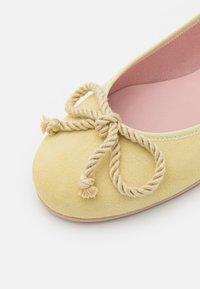 Pretty Ballerinas ANGELIS VILMIUS - Sabrinas - butter/coco/birdy