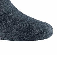 Calzino grigio scuro con un tessuto morbido e testurizzato. Presenta un design di lunghezza alla caviglia e una punta arrotondata, ideale per un look casual.