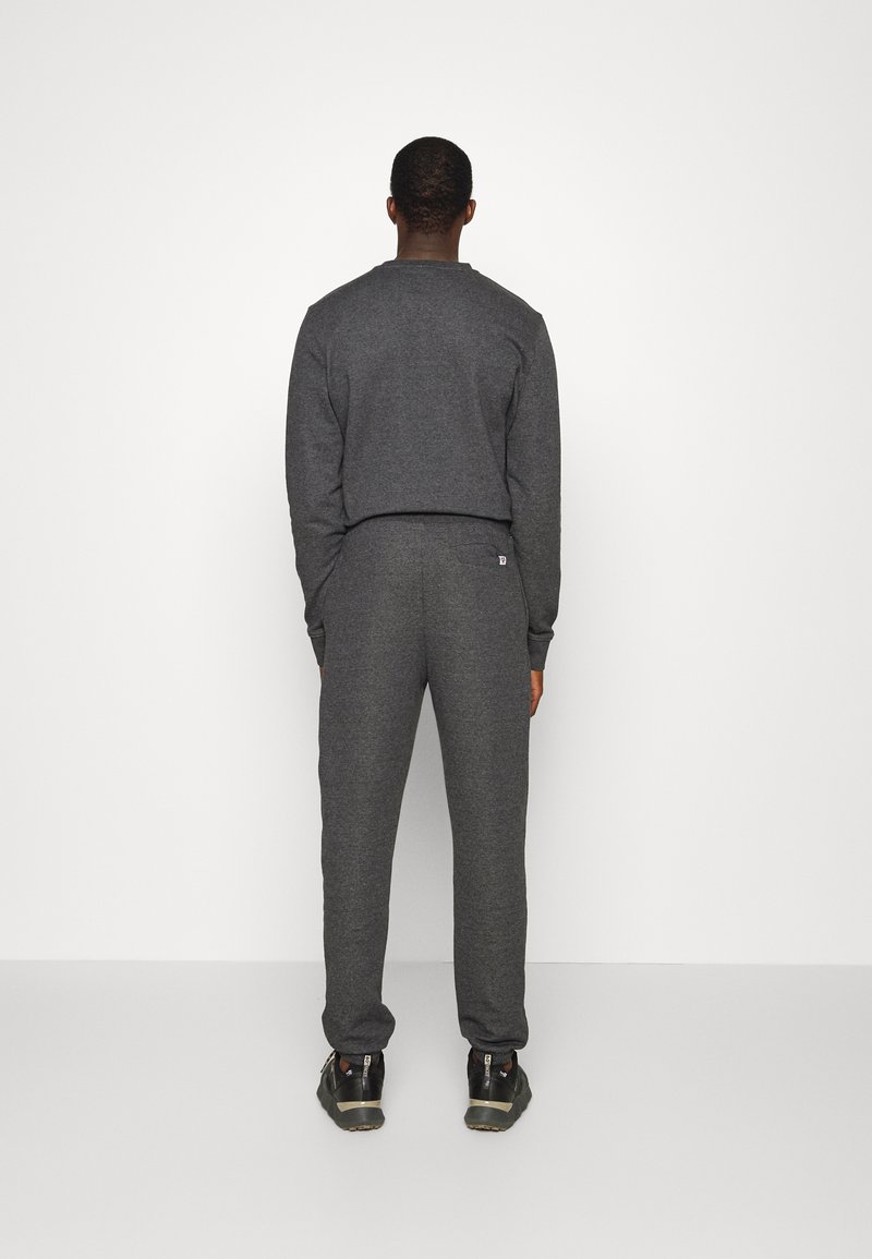 Herren Shirts | Hi-Tec PITCHERS Jogginghose charcoal/dunkelgrau - CD55340 Herren Shirts | Hi-Tec PITCHERS Jogginghose charcoal/dunkelgrau - CD55340