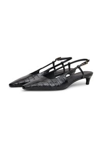 Chaussures noires à talons slingback avec un bout pointu, un effet crocodile, plusieurs fines lanières et un petit talon. Fini en cuir lisse.