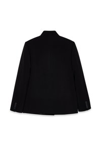 Blazer nero su misura con colletto alto, tessuto liscio, spacco singolo e dettagli sui polsini a quattro bottoni, caratterizzato da un design pulito e minimalista.