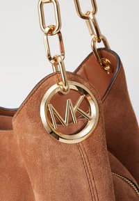 MICHAEL Michael Kors LILLIE CHAIN TOTE - Handbag - luggage