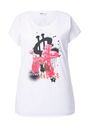 Weißes T-Shirt mit kurzen Ärmeln, das ein grafisches Motiv eines rosa Ballonhundes, ein schwarzes Dollarzeichen und Text in Orange und Schwarz auf der Vorderseite zeigt.