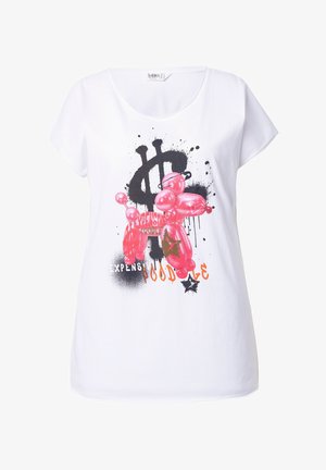 Weißes T-Shirt mit kurzen Ärmeln, das ein grafisches Motiv eines rosa Ballonhundes, ein schwarzes Dollarzeichen und Text in Orange und Schwarz auf der Vorderseite zeigt.