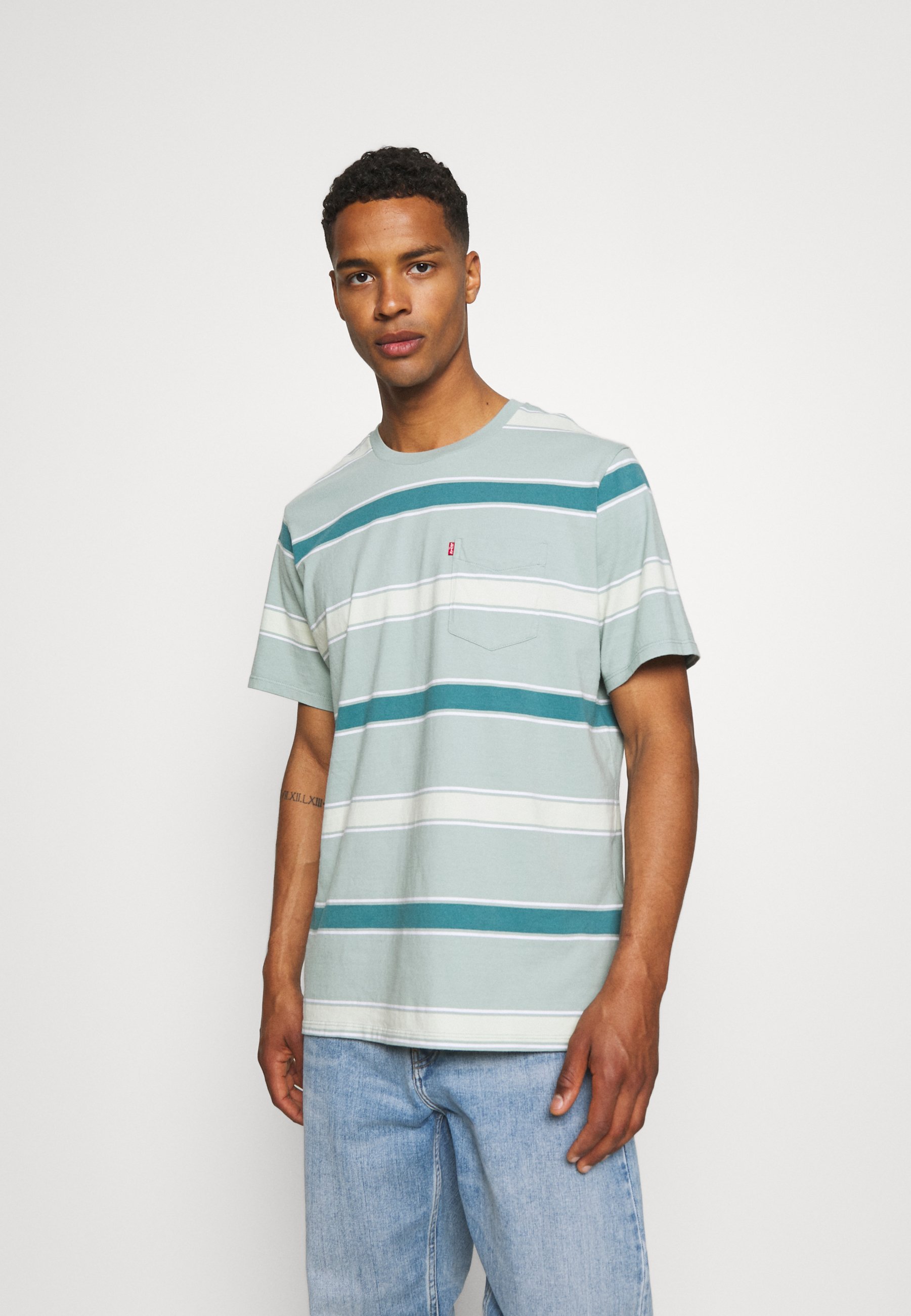 Levi's® RELAXED FIT POCKET TEE - T 