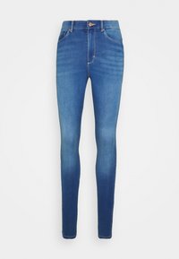 Jeans ajustados de denim con lavado medio, con una cintura alta, diseño de cinco bolsillos y un cierre minimalista de botón de cobre.