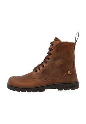 Botas de cuero marrón hasta el tobillo con un diseño de cordones, punta redonda, suela de goma y un tirador en la parte posterior; presentan ojetes y costuras marrones.
