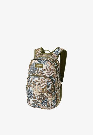 Rucksack mit grünen Trägern, dekoriert mit einem mehrfarbigen botanischen Blattmuster und mehreren Reißverschlussfächern, vorne ein Dakine-Logo-Patch.