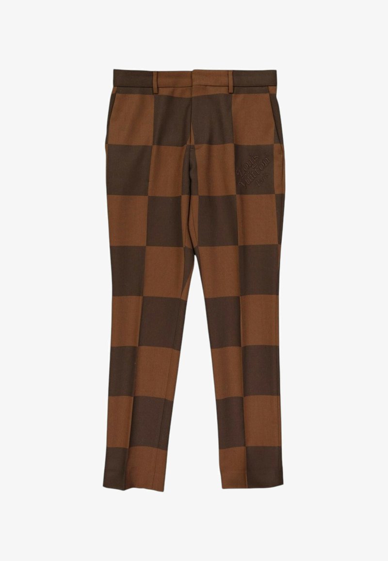 Pantalon à carreaux marron et marron foncé avec une coupe droite et un petit logo "Louis Vuitton Paris" sur le haut de la cuisse droite.