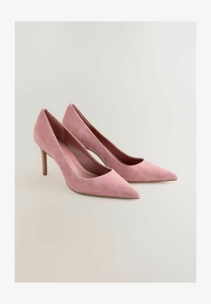 Rožiniai suede aukšti kulniukai su smailiu nosiu ir plonu stiletto kulnu. Lygus paviršius su išskirtine siluetu ir minimalistišku stiliumi.