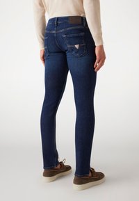 Guess MIAMI SKINNY  - Aptempti džinsai - blau