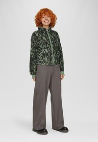 QS MIT ALL-OVER - Fleecejas - salbeigrün