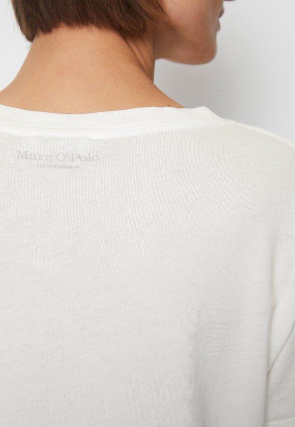 SHORT SLEEVE ROUND NECK LOGO AT BACK NECK - Basic T-shirt4