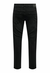 Pantalones vaqueros negros de mezclilla con un corte recto, bolsillos traseros y etiqueta en la cintura. Textura suave y diseño limpio sin adornos.