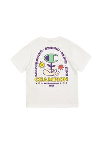Witte katoenen t-shirt met een kleurrafische afbeelding op de achterkant, met een grote "C," sterren en tekst: "Blijf Groeien, Sterk, Dapper, Vriendelijk, Kampioen."