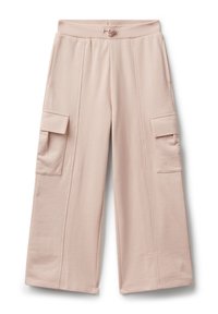 Světle růžové široké kalhoty s cargo kapsami na bocích a páskem na stažení, vyrobené z měkké látky.