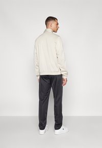 Champion ICONS SMALL LOGO SET - Tuta - beige