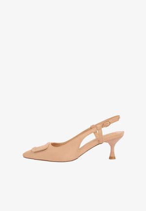 Friends Like These, REGULAR FIT - BUCKLE DETAIL SLINGBACK KITTEN HEEL SMART COURT SHOES FIT . - Klassieke pumps - faux suede nude