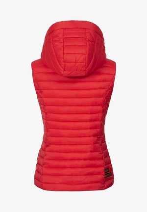 Piros pufikabát kapucnival, steppelt textúrával, slim fit fazonnal és oldalsó zsebbel, könnyű, sima anyagból készült.