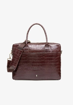 Ciemnobrązowa skórzana teczka o fakturze krokodyla, z dwoma górnymi uchwytami oraz regulowanym paskiem na ramię z dopasowaną skórzaną poduszką.