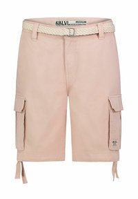 Helle rosa Cargo-Shorts mit einem geflochtenen weißen Gürtel, ausgestattet mit zwei Seitentaschen und verstellbaren Bindebändern am Saum. Baumwollstoff.